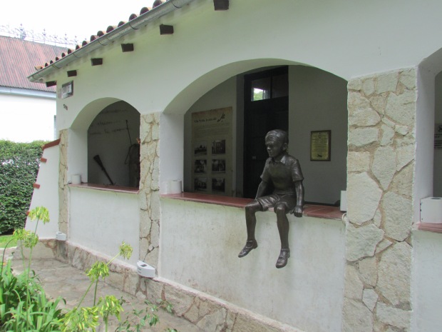 A statue of 'Che' as a child sits outside the museum that used to be his former home in Alta Gracia. 
